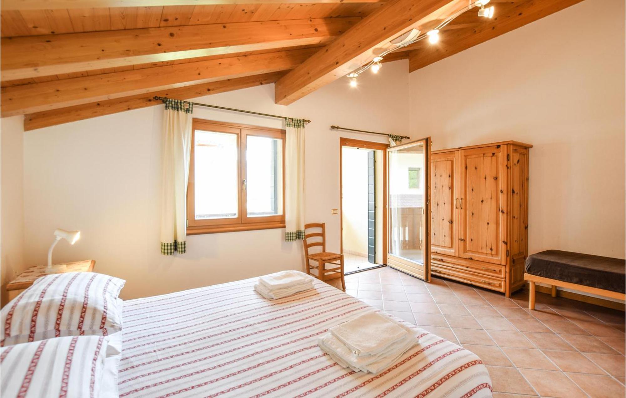 Beautiful Apartment In Lamon With Wifi エクステリア 写真