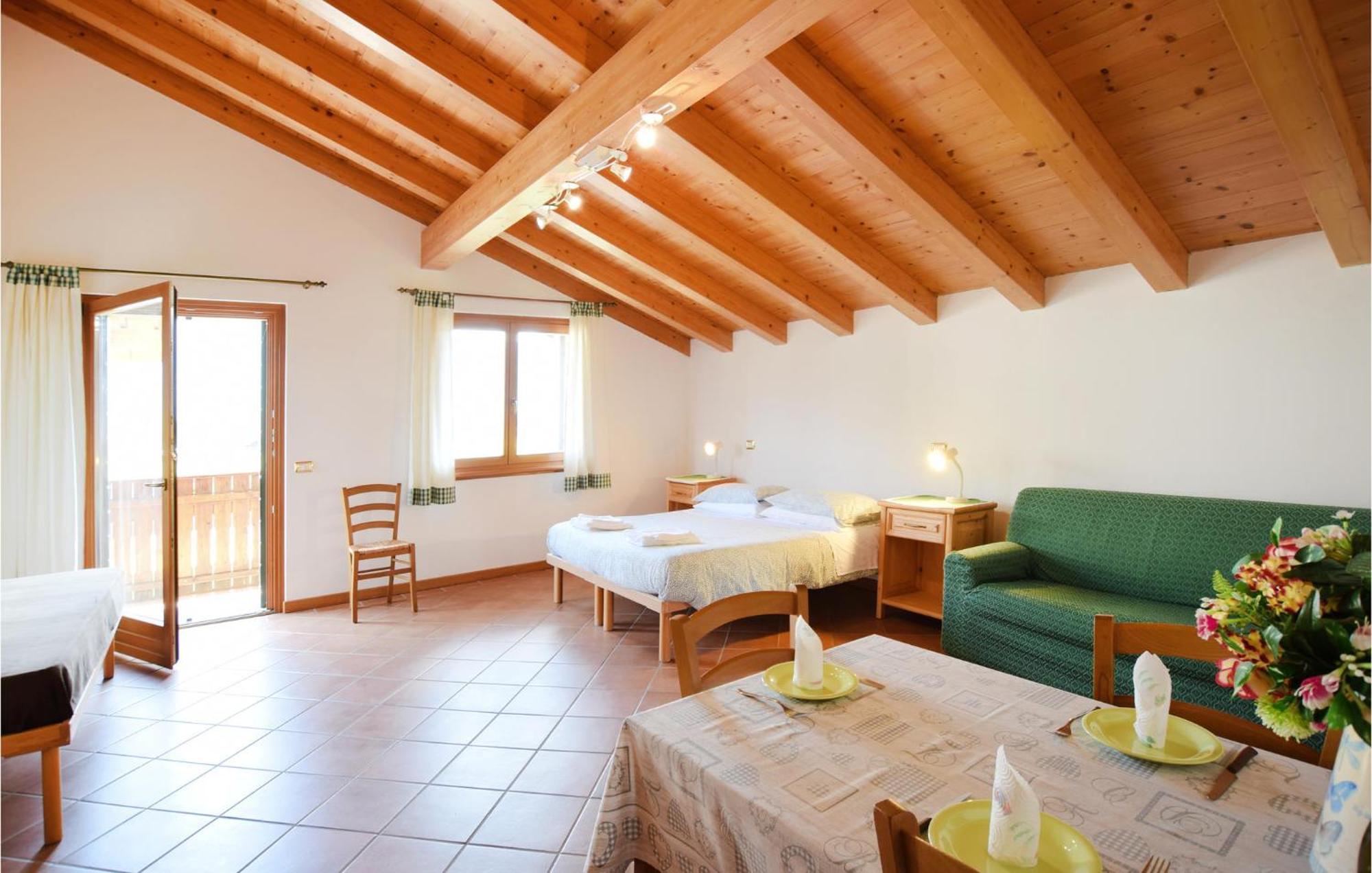 Beautiful Apartment In Lamon With Wifi エクステリア 写真